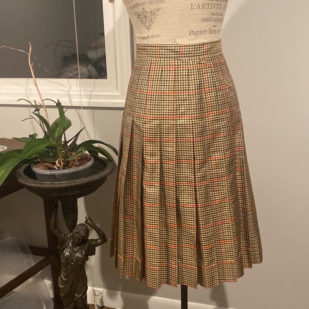 100 % Thai Silk SKIRT. Size 8